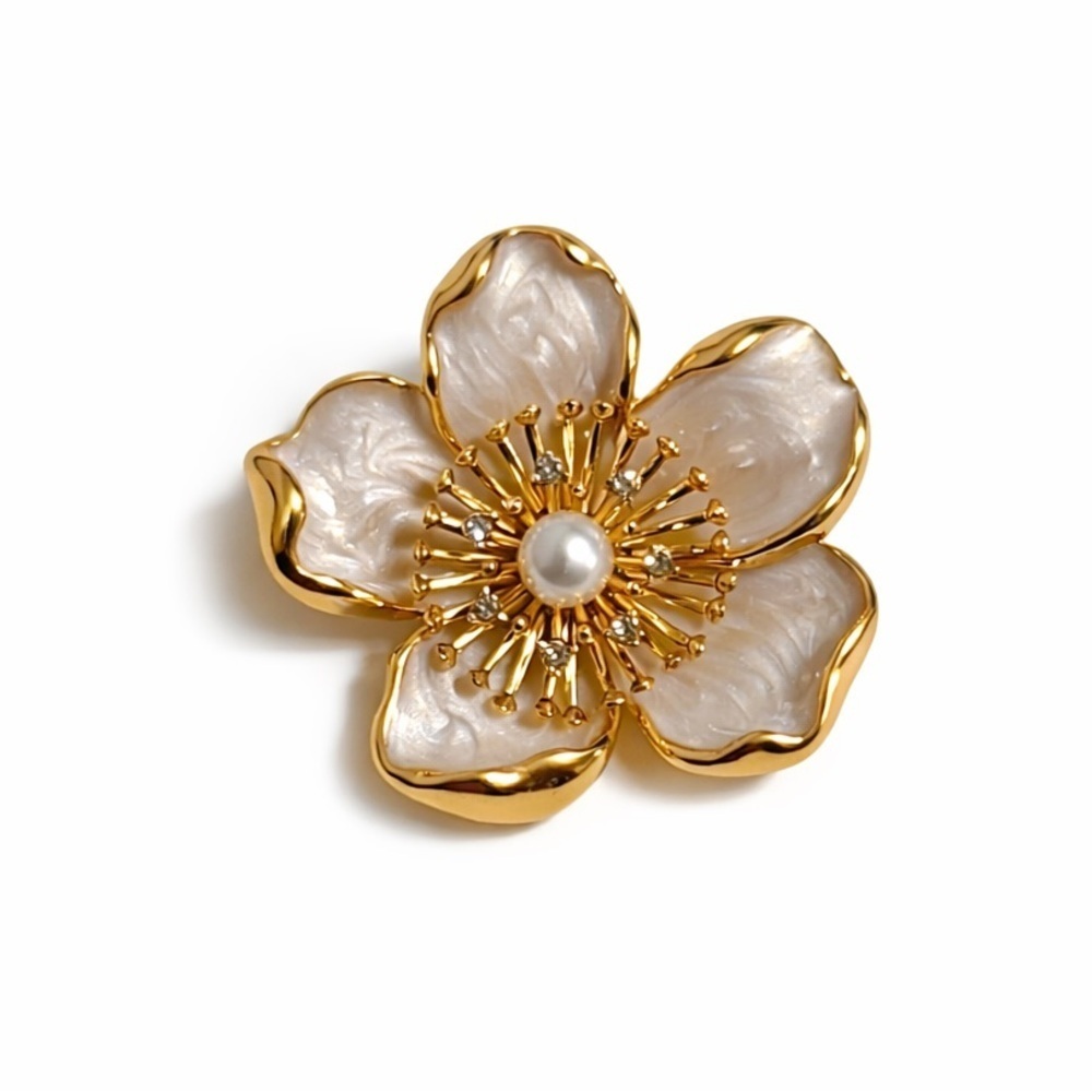 ⚜️ Elegant Gold and White Flower Brooch